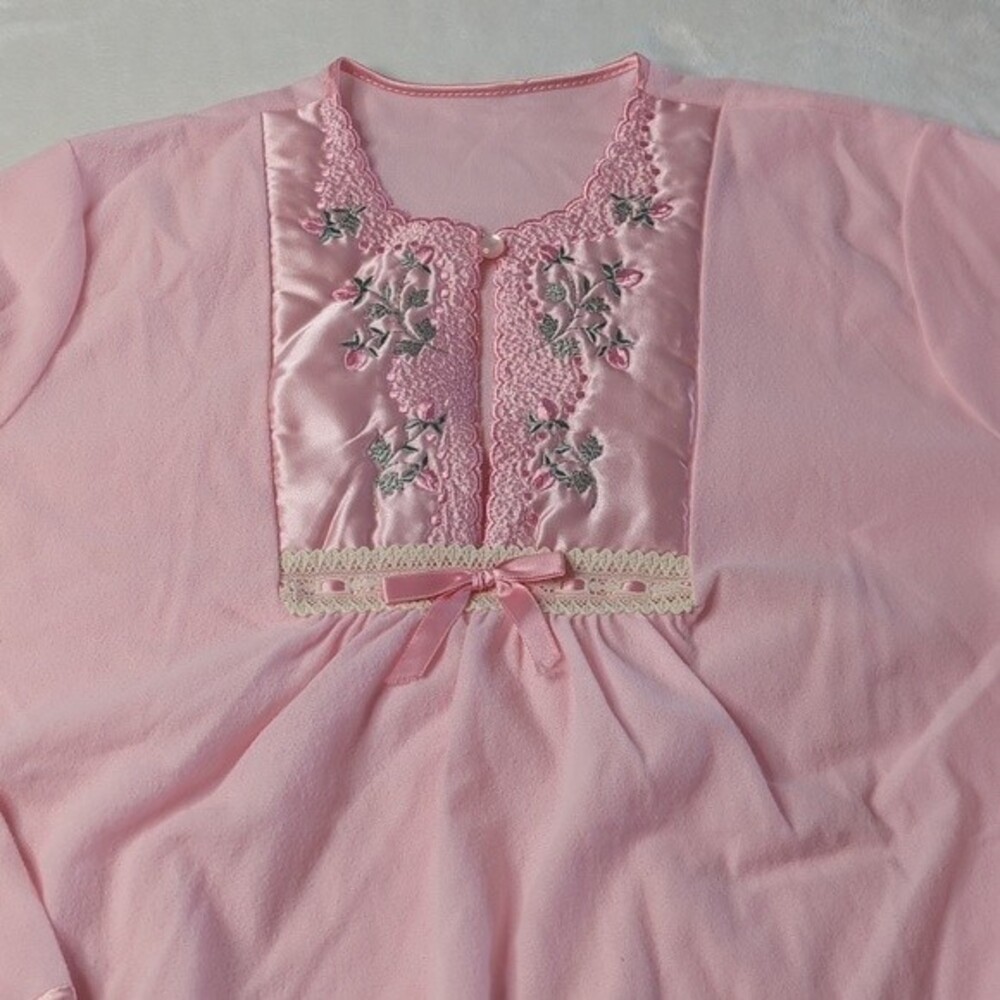 Movie Star vintage nightgown size Large Made in USA